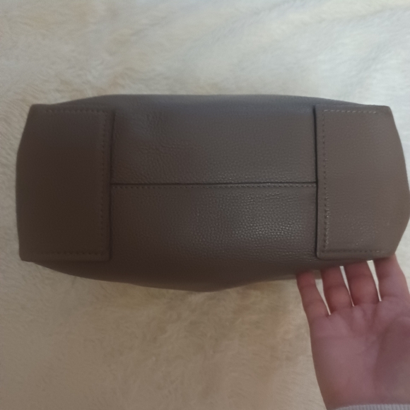 LUXURY!!!!TORY BURCH TAUPE PEBBLED SHOULDER BAG EUC 🥰 12 X 11 - Picture 3 of 8